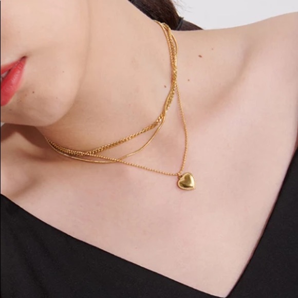 Jewelry - 💛Gold Plated heart pendant layered necklace